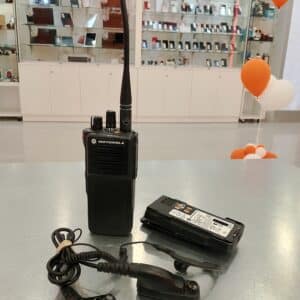 WALKIE MOTOROLA DP4400E + (SIN CARGADOR)