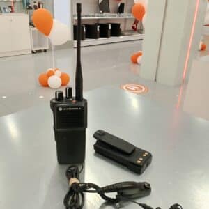 WALKIE MOTOROLA DP4400E + (AURICULARES-SIN CARGADOR)